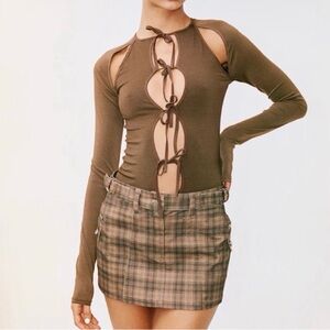 With Jéan Cut Out Front Lobg Sleeves Meadow Top in brown size XS